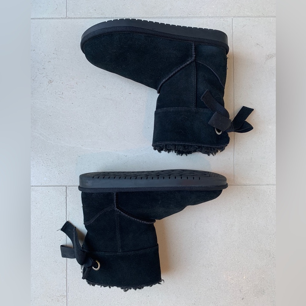 Kids UGG Victoria Short Black Fur Suede Bows Girl’s Size 2